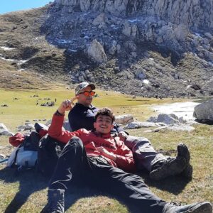 Photo de deux membres de l'associaition à Djurdjura