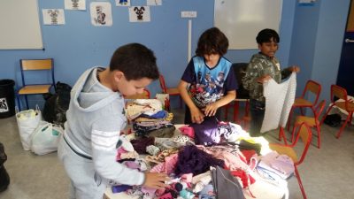 Photo de distribution de vêtements