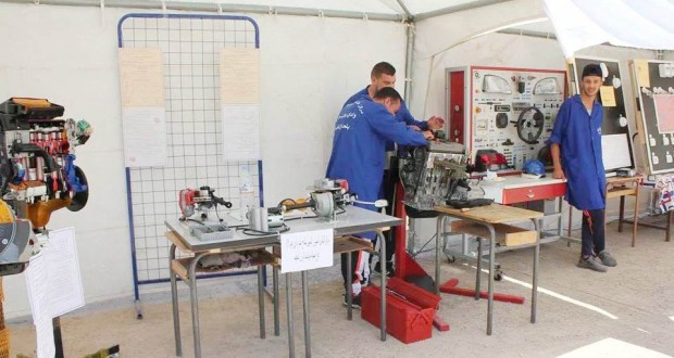 Photo de jeunes algériens en plein formation professionnelle